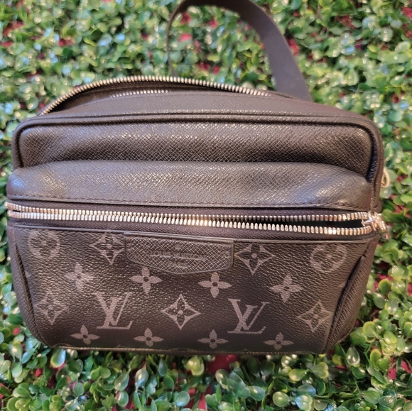 Louis Vuitton Bum Bag / Sac Ceinture - Picture 12 of 15